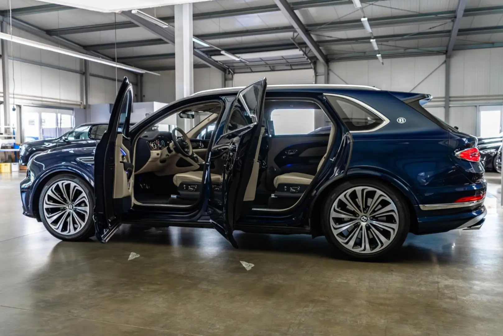 Bentayga 4.0 V8 Azure EWB/New Model