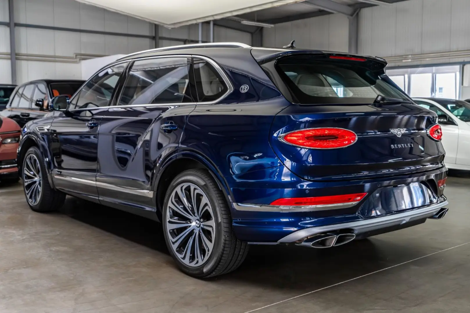 Bentayga 4.0 V8 Azure EWB/New Model