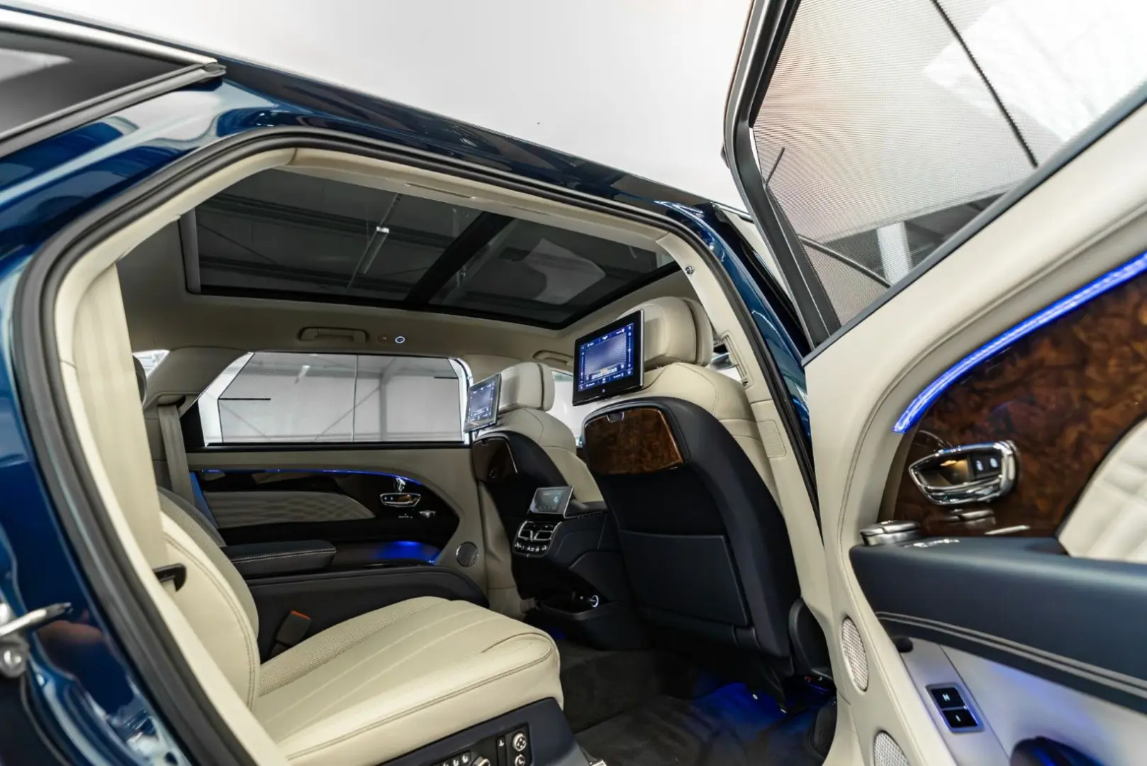 Bentayga 4.0 V8 Azure EWB/New Model