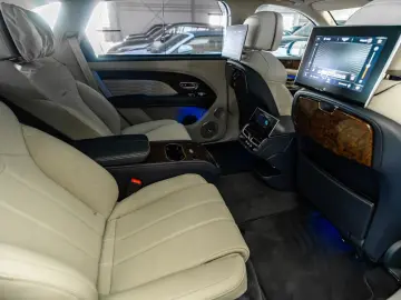 Bentayga 4.0 V8 Azure EWB/New Model