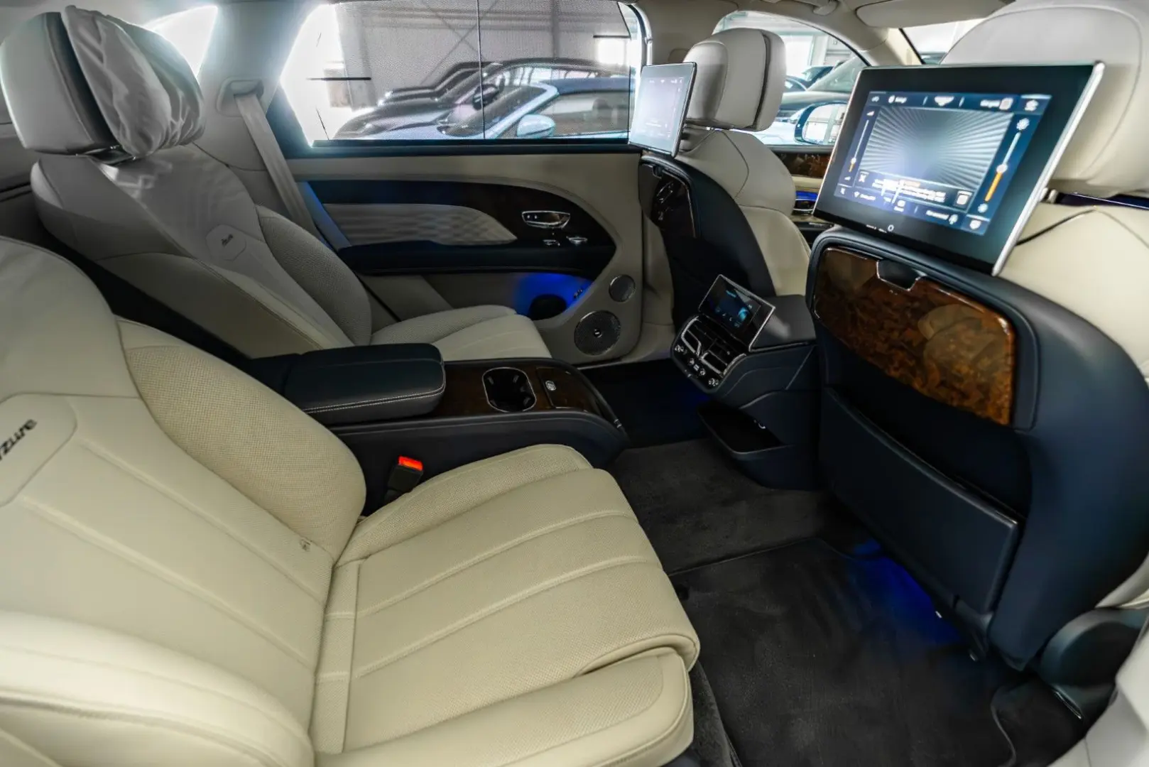 Bentayga 4.0 V8 Azure EWB/New Model