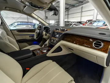 Bentayga 4.0 V8 Azure EWB/New Model