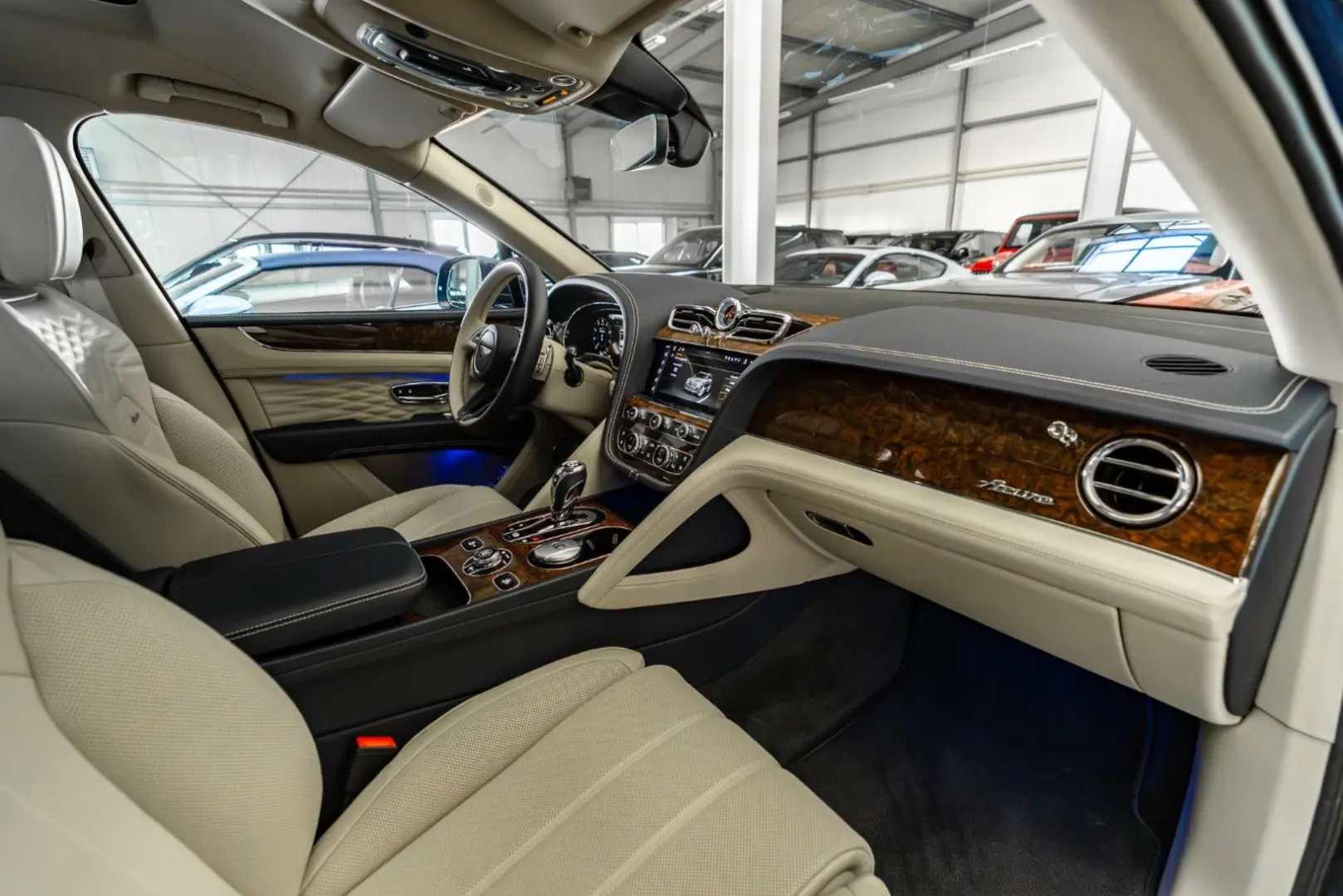 Bentayga 4.0 V8 Azure EWB/New Model