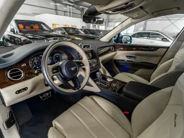 Bentayga 4.0 V8 Azure EWB/New Model