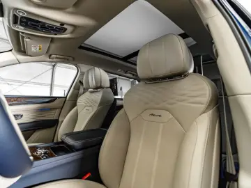 Bentayga 4.0 V8 Azure EWB/New Model