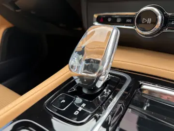 S90 T8 Recharge Ultimate AWD Plug-in B&W UPE~95k