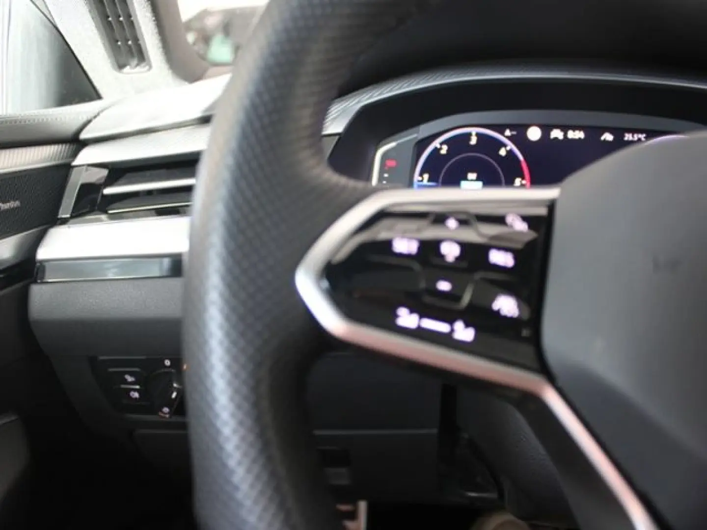 Arteon 2.0 TDI R-Line 4Motion +HUD+ACC+360°