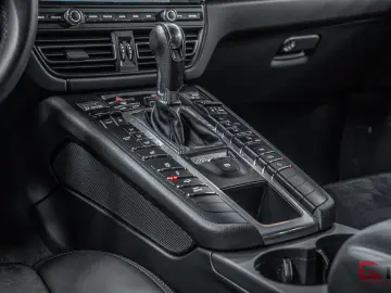 Macan GTS 18-way Pano 20