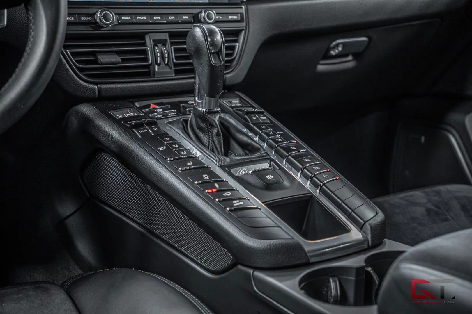 Macan GTS 18-way Pano 20
