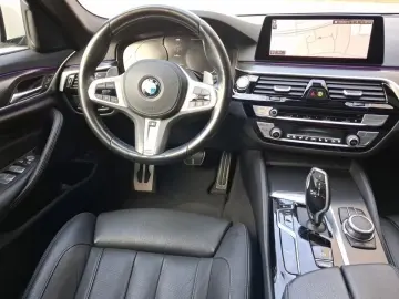 520d xDr Lim M Sportpaket Navi LED SHZ Glasdach