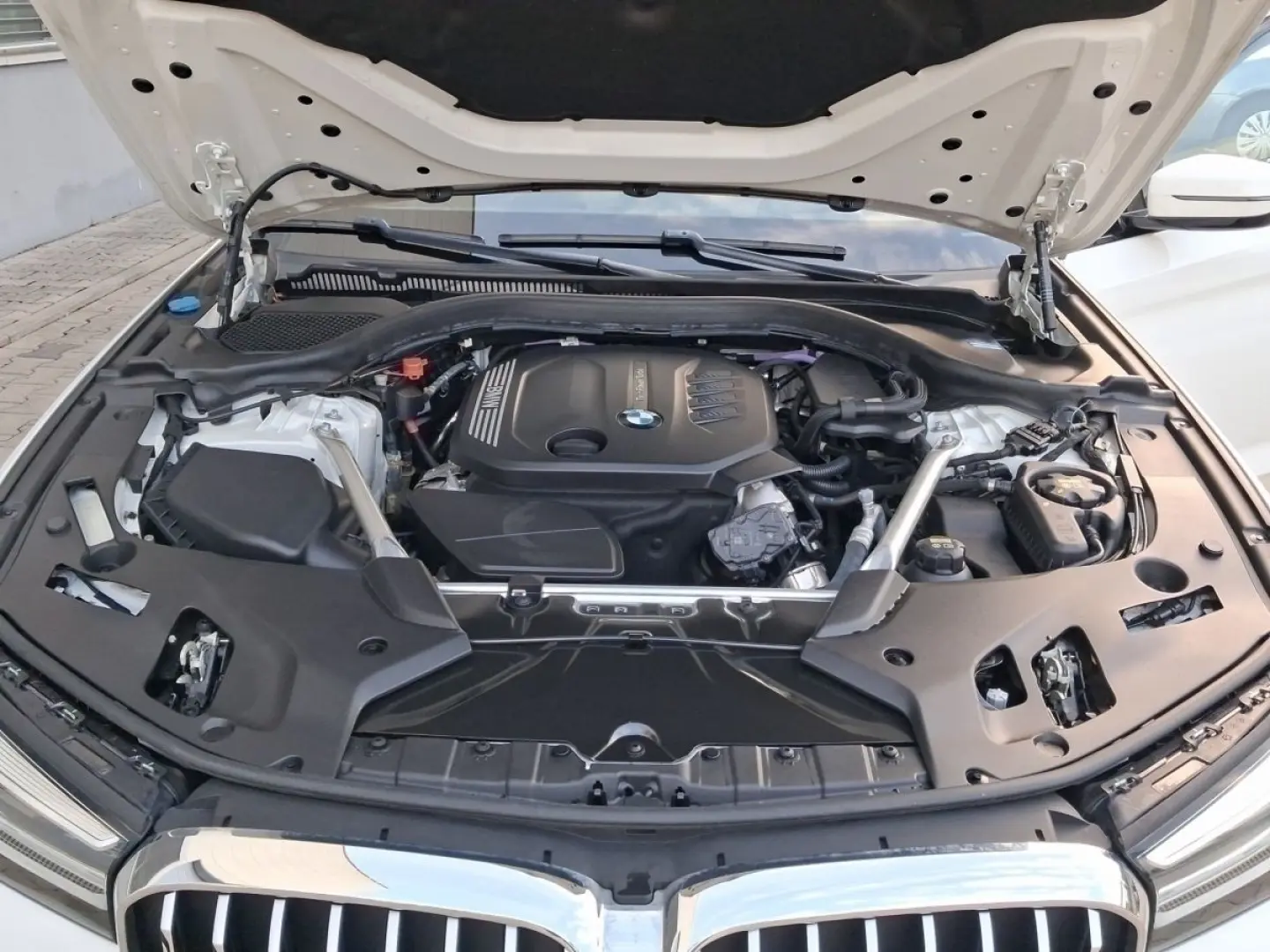 520d xDr Lim M Sportpaket Navi LED SHZ Glasdach