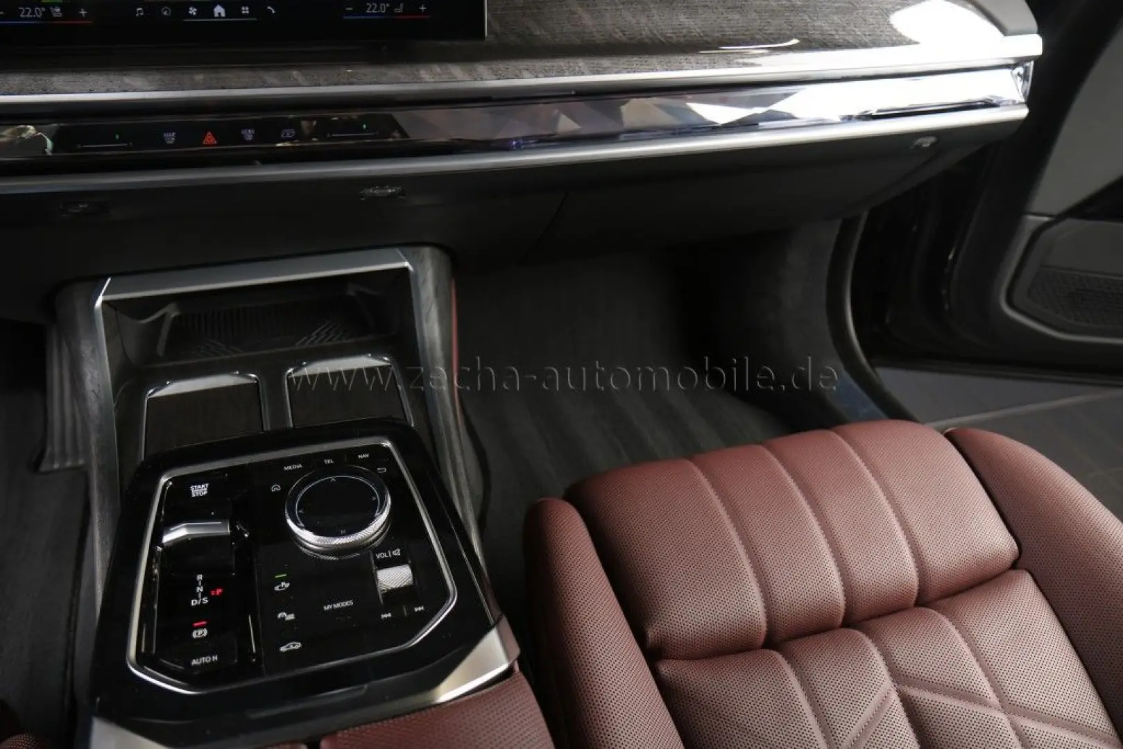 750 e xDr. Execut-Lounge.Panod.FondEntert.Connoi