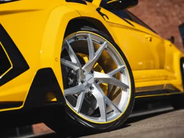 Urus 4.0V8 Mansory/Ceramic/Pano/B&O/ACC/R24/Soft