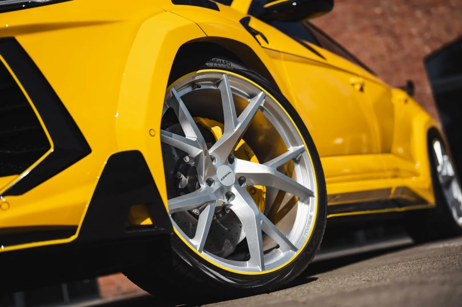 Urus 4.0V8 Mansory/Ceramic/Pano/B&O/ACC/R24/Soft
