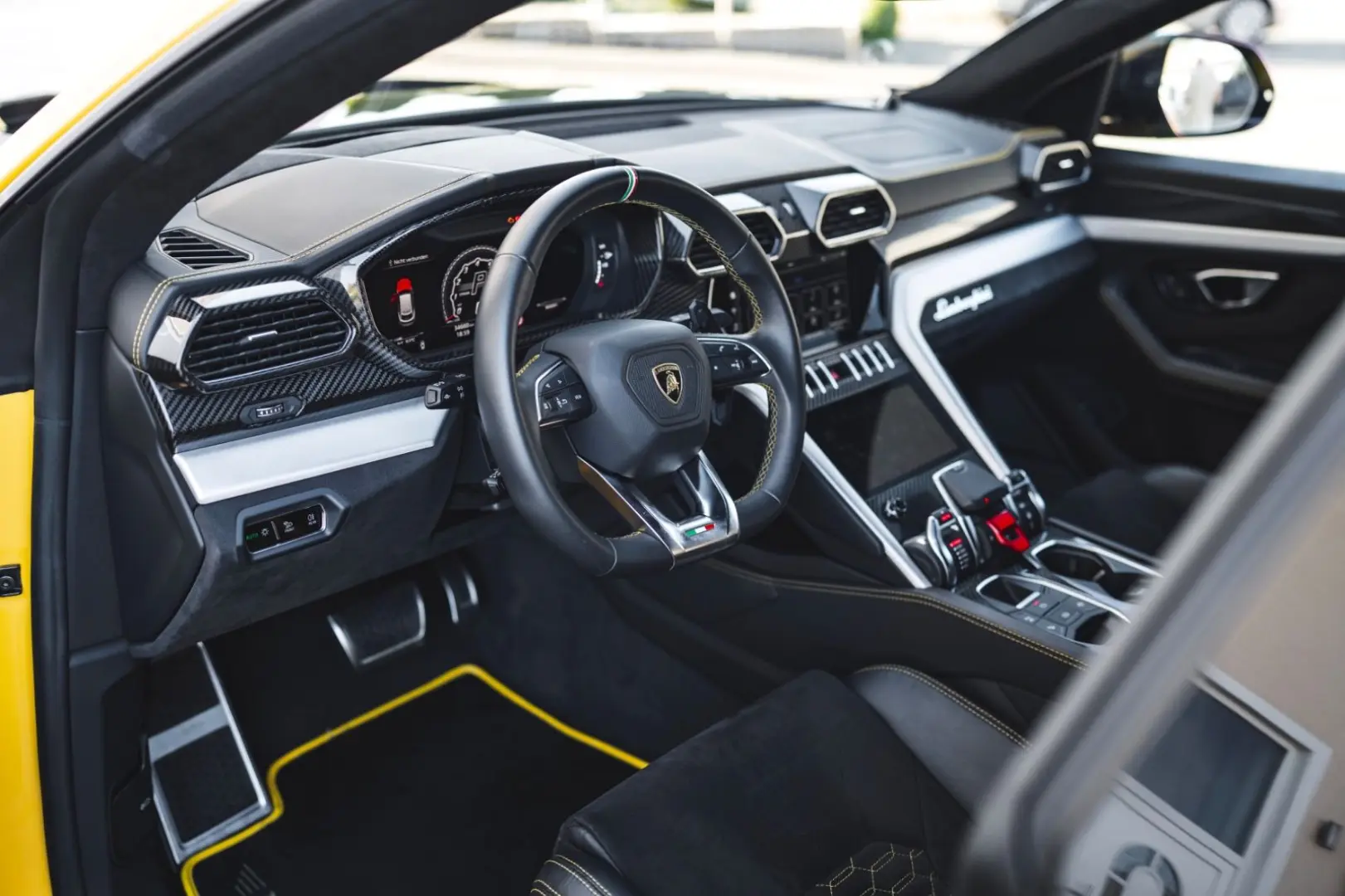 Urus 4.0V8 Mansory/Ceramic/Pano/B&O/ACC/R24/Soft