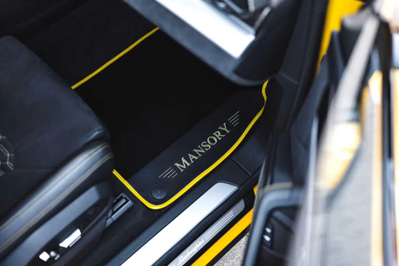 Urus 4.0V8 Mansory/Ceramic/Pano/B&O/ACC/R24/Soft
