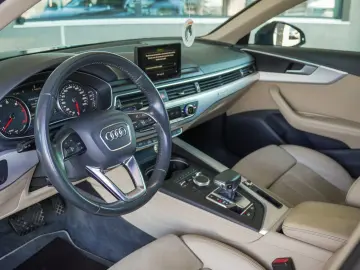 AUDI A4 quattro