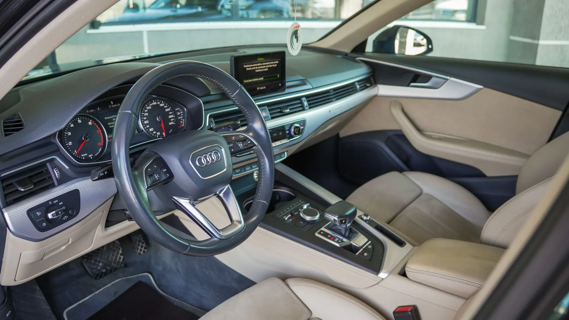 AUDI A4 quattro