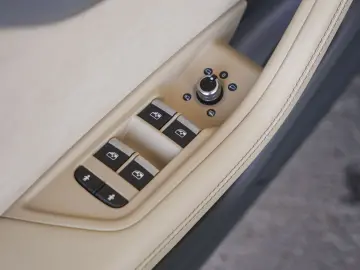 AUDI A4 quattro
