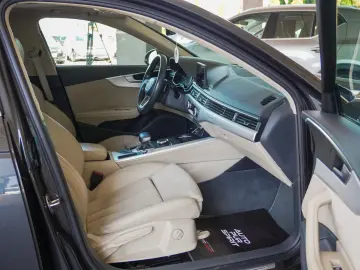 AUDI A4 quattro