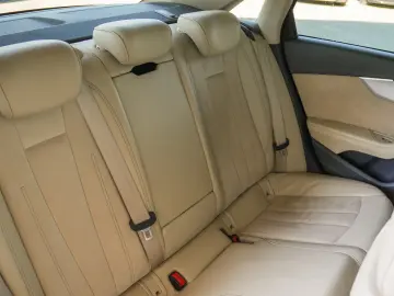 AUDI A4 quattro