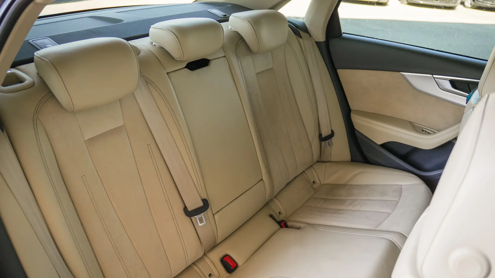 AUDI A4 quattro
