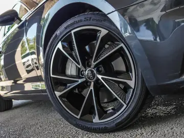 AUDI A4 quattro