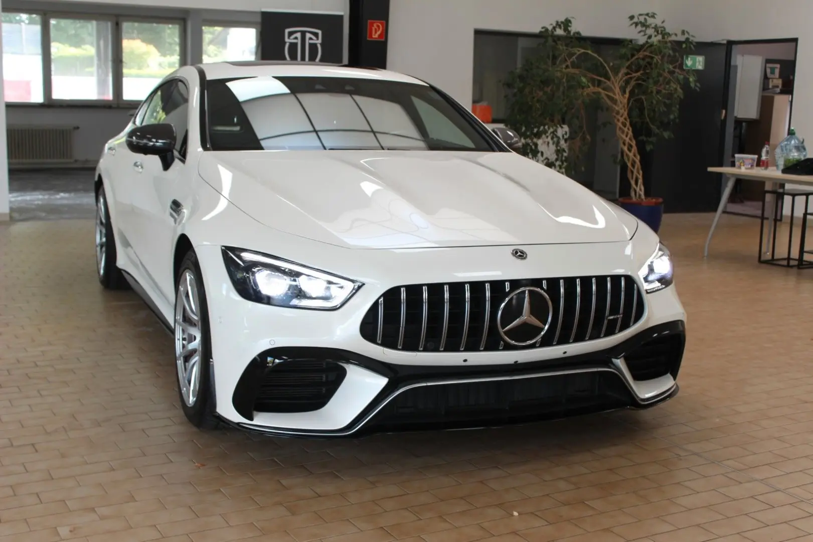 AMG GT 4door AMG GT 63 4Matic+  2,99% Rate: 584€