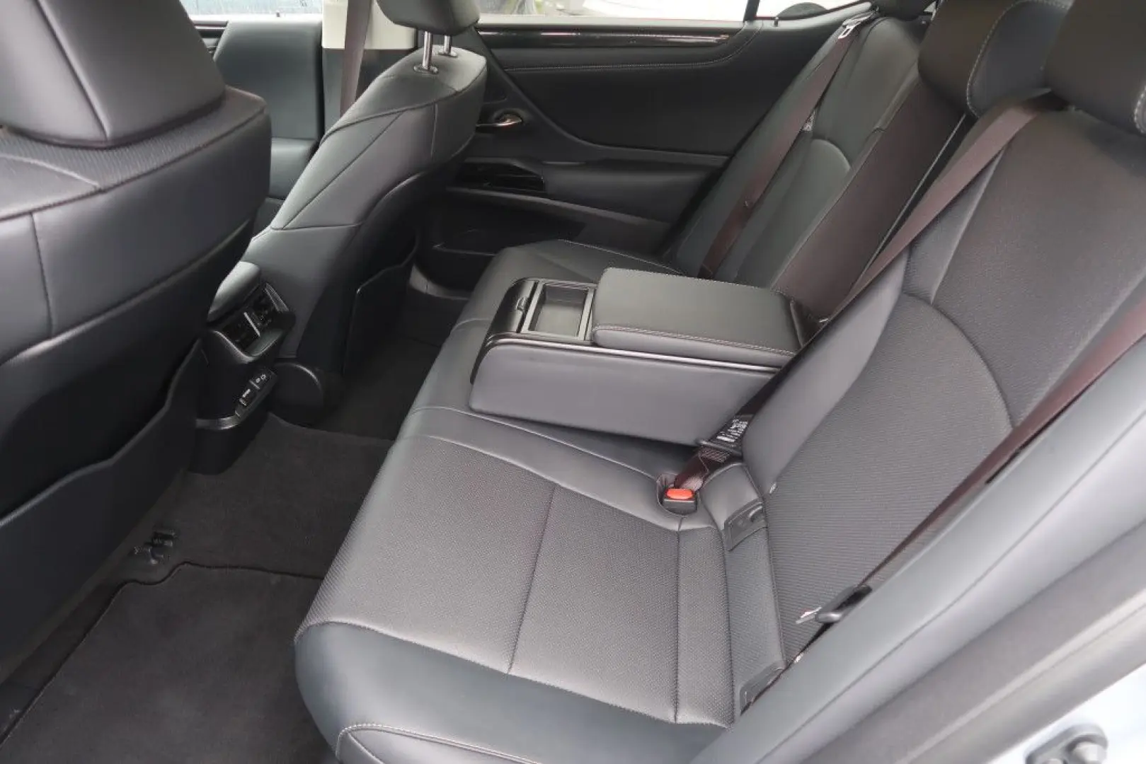 Lexus ES 300h Limited Edition