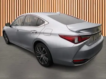 Lexus ES 300h Limited Edition