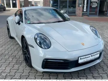911 Carrera 4
