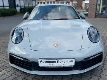 911 Carrera 4