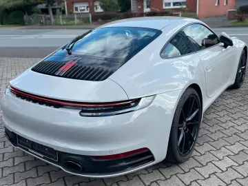 911 Carrera 4