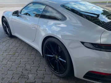 911 Carrera 4