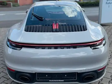 911 Carrera 4