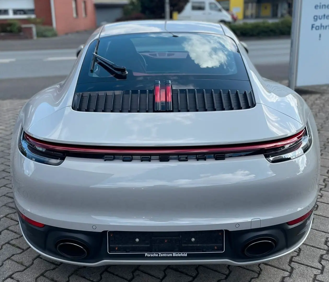 911 Carrera 4
