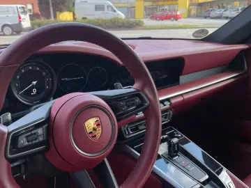 911 Carrera 4