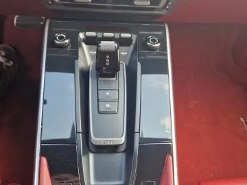 911 Carrera 4