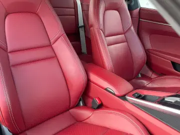 911 Carrera 4