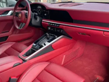 911 Carrera 4