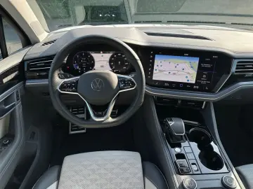 Touareg 3.0 V6 TDI R-Line 4Motion DSG, PANO, HEA