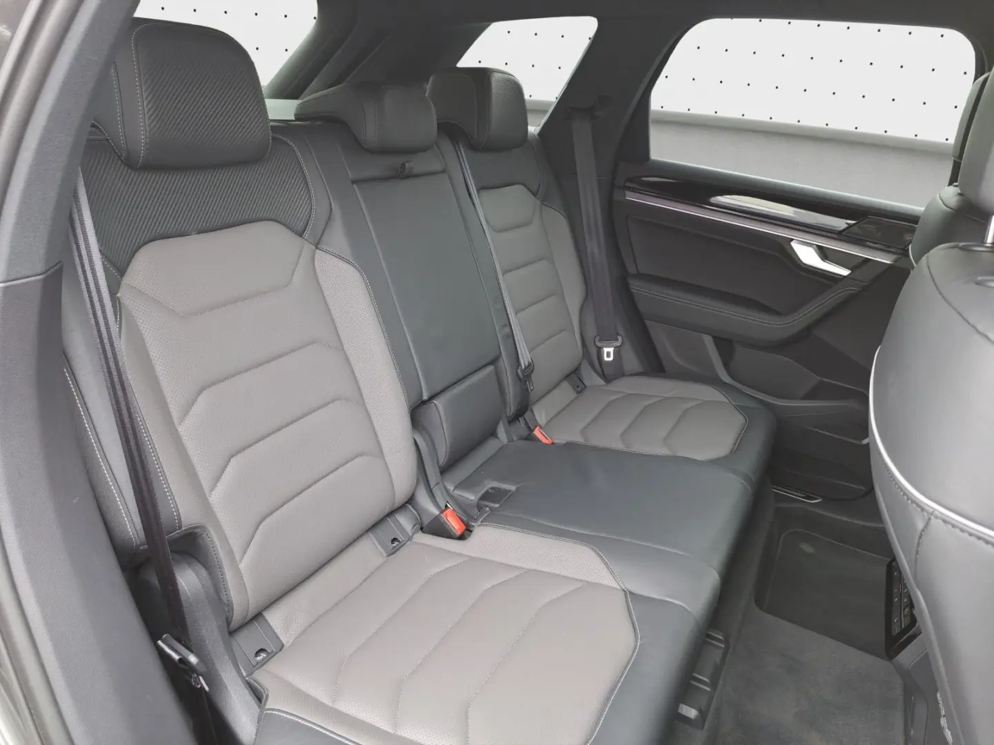 Touareg R-Line 3.0 TDI Facelift*22Z*STHZ*LUFT*HU