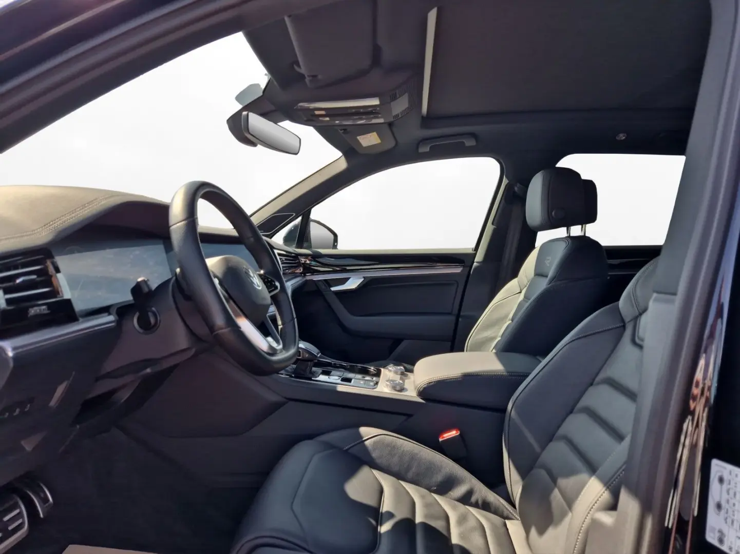 Touareg 3.0 TDI DSG R-Line 4Motion AHK Luft Pano
