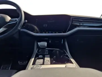 Touareg 3.0 TDI DSG R-Line 4Motion AHK Luft Pano