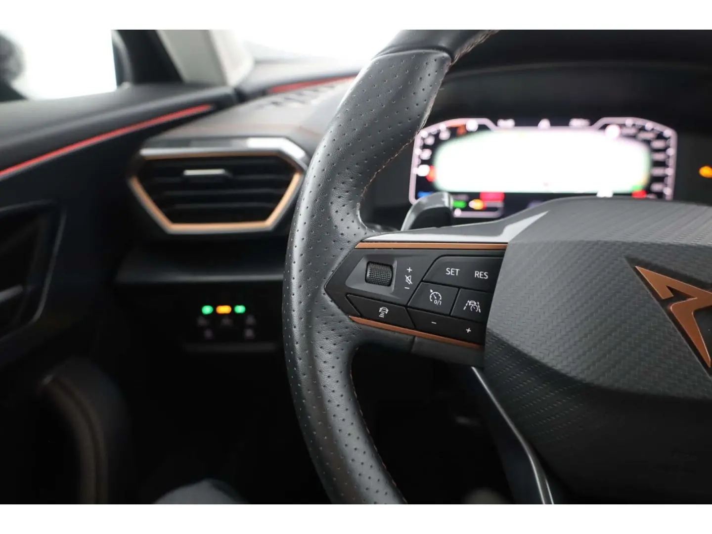 Formentor 1.4 eHybrid DSG AHK/NAV/360°/LED/ACC