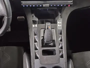 7 1.6 PureTech Performance Line Navi LED AHK
