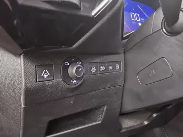 7 1.6 PureTech Performance Line Navi LED AHK