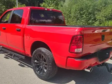RAM 1500 5.7 V8 4X4 Crew Cab AHK+NAVI+APPLINK