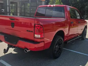 RAM 1500 5.7 V8 4X4 Crew Cab AHK+NAVI+APPLINK