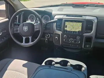 RAM 1500 5.7 V8 4X4 Crew Cab AHK+NAVI+APPLINK